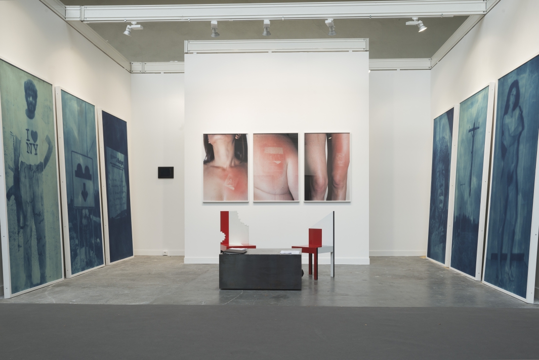 Thomas Mailaender: Ultraviolet, installation view, Roman Road booth A1, Paris Photo, Paris, 10 November – 13 November 2016. © Victoire Eouzan